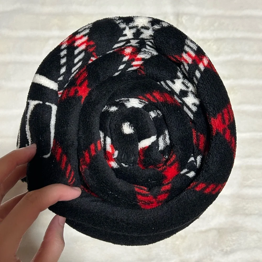 Victoria’s Secret 2025 Holiday Cozy Plush Blanket Black Plaid OS